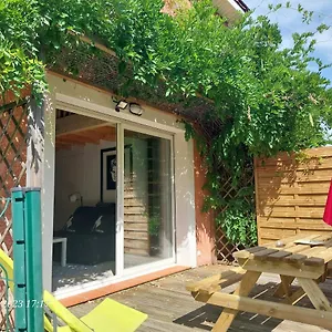 A Carreyrat Calme Et Verdoyant Appartement